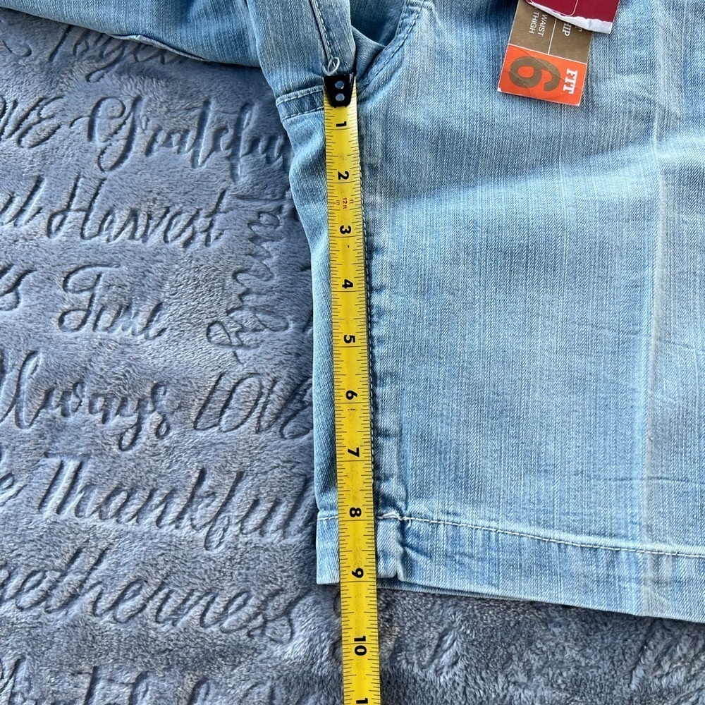 Mossimo Shorts - Picture 4 of 8